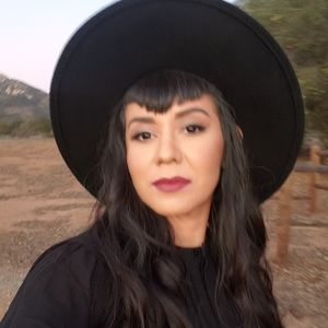 Meet your Posher, Denise